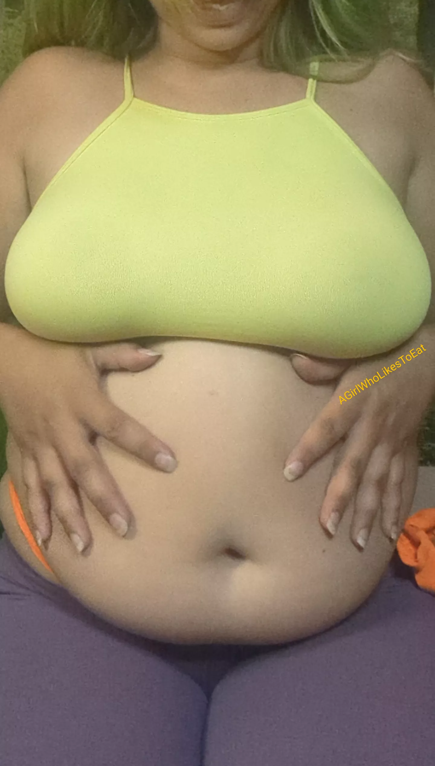 Tight clothes and a belly fold 😚