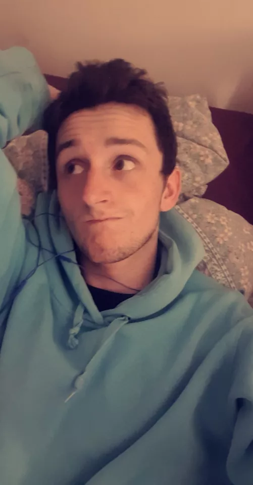 Just your average half-asleep bi gaymer with a blurry photo, hey there!