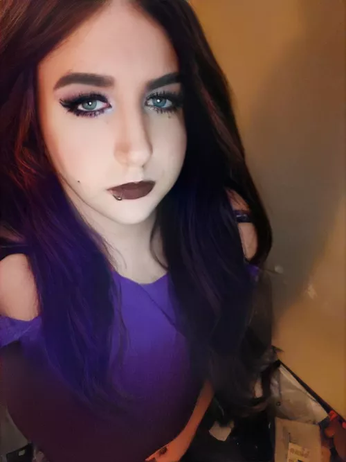 anyone like goth trans girls?