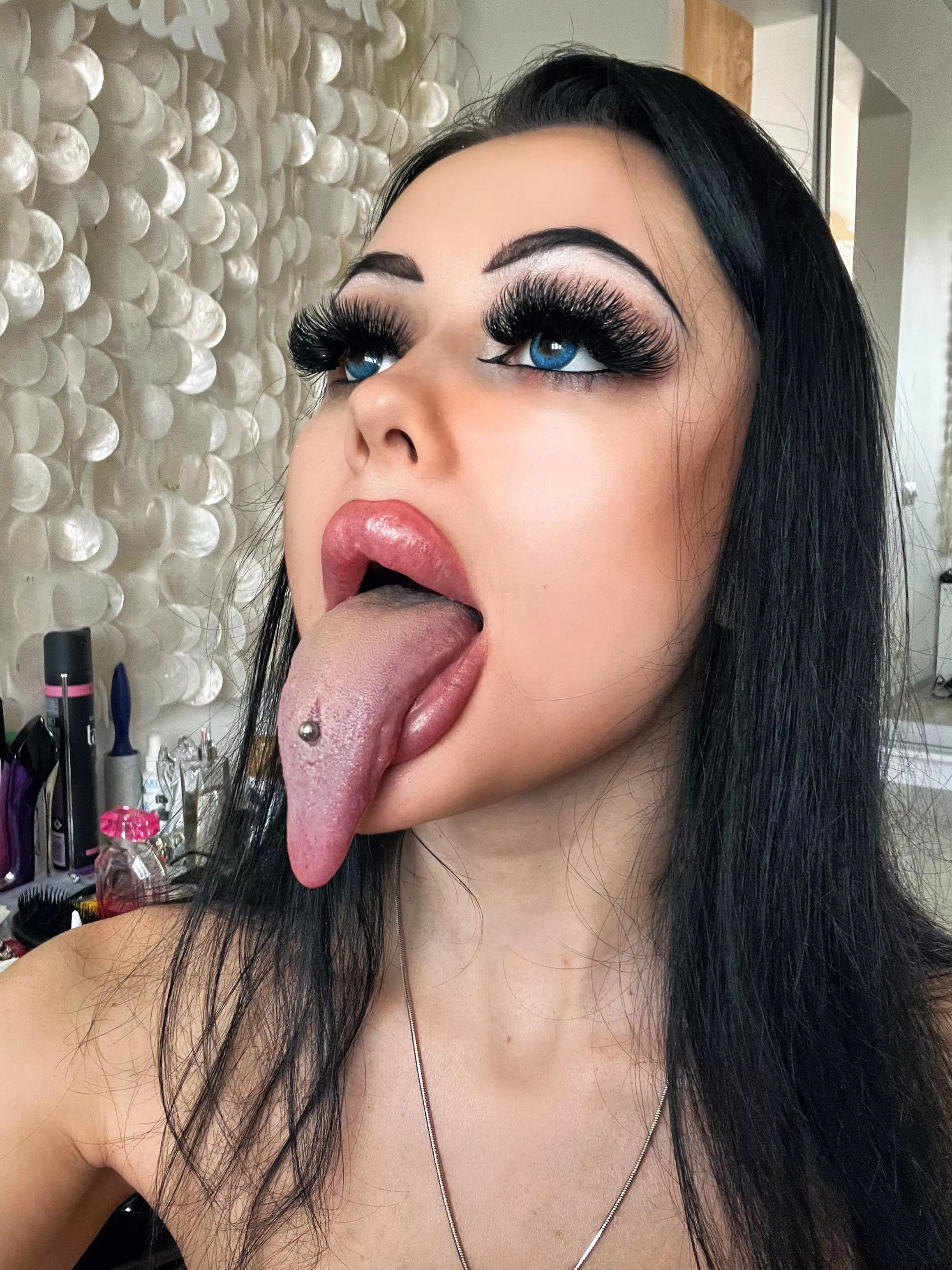 Long tongue fetish 👅