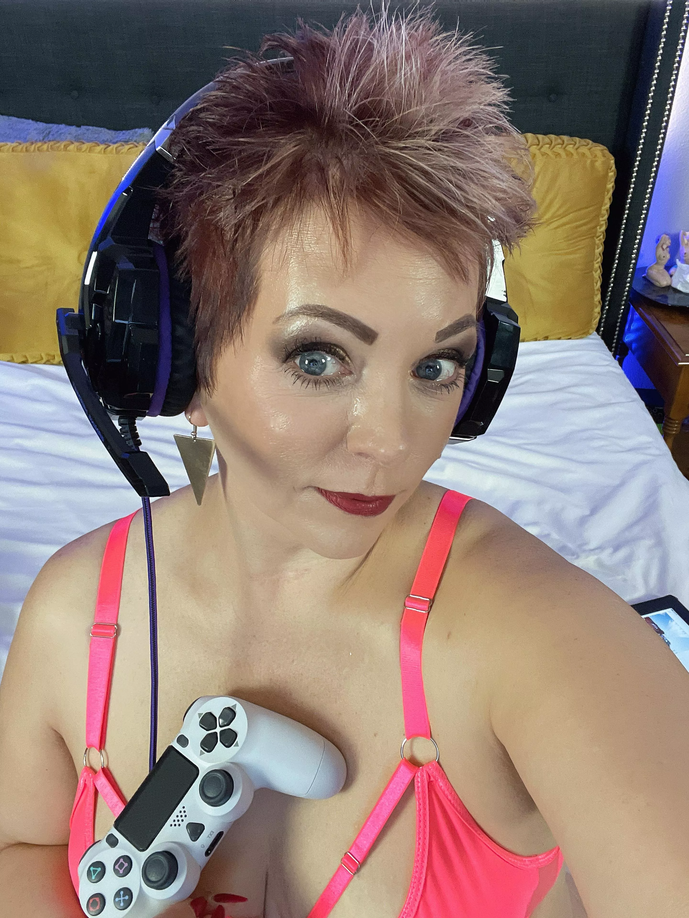 Would you play games with a MILF? [f55]