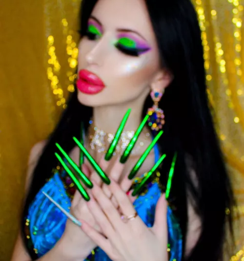 Do you like such bright nails?💅🏻My Extreme long green nails💚💚