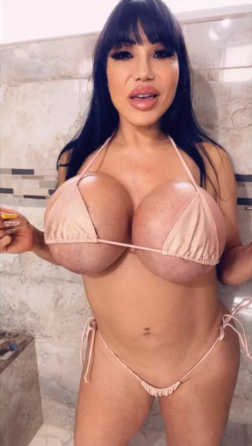 O man, I want to coat those knockers in hot nut