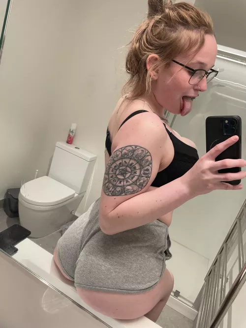 who’s gonna solve my boredom tonight?😝