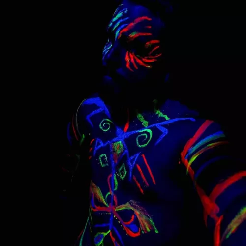 Painting myself was a little difficult. Hope i find someone that wants to paint or modell in my area.