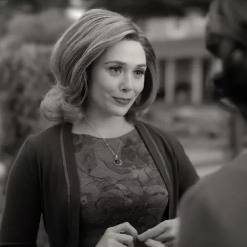Elizabeth Olsen looks way too good as a sitcom housewife