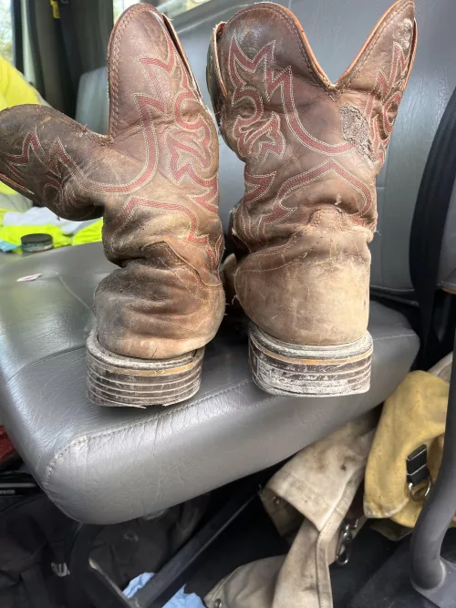 What causes boots to blowout on the side of heel like this and how can it be corrected so this doesn’t continue to happen . I’m not 100% sure if it’s always the left boot .