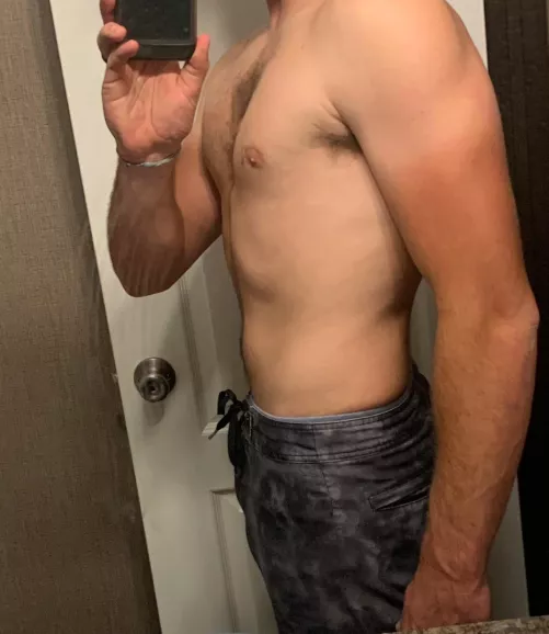 25 [fm4f] someone please keep my husband company. I want to see y’all’s convos