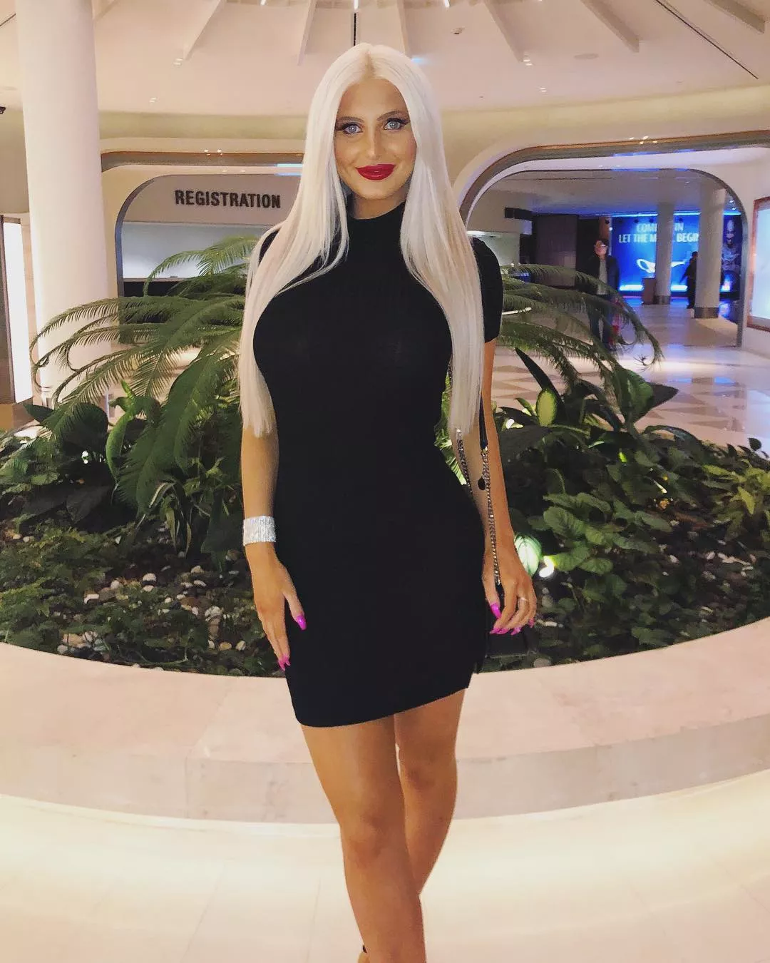 Black Dress Curves