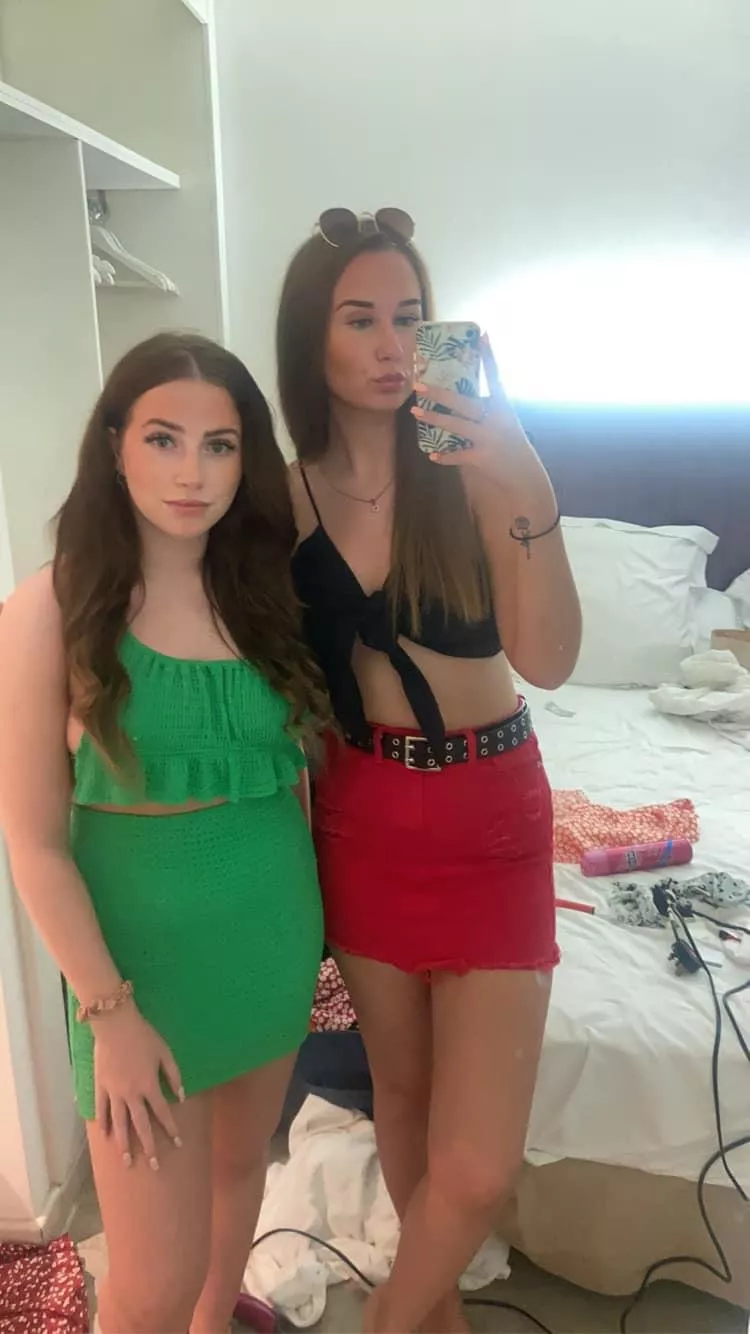 [2] Brunettes
