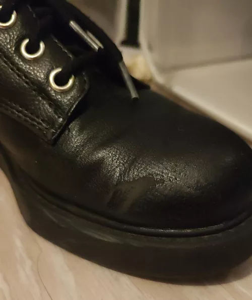 How to make the scuff blend in with the rest of the shoe? A marker? (cheap plastic Primark boots)