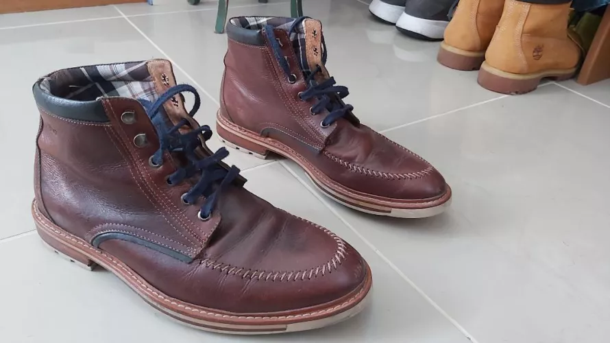 I love my Velez boots! almost as comfy as boost adidas 😂😂