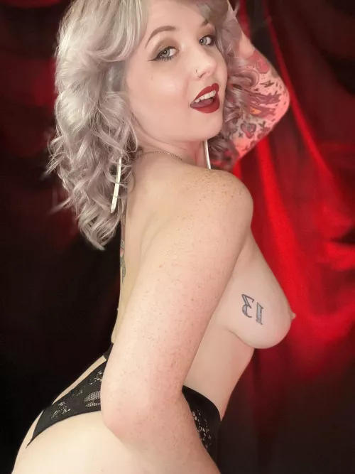 Tiny alt girls are the most fun to throw around, don’t you think?