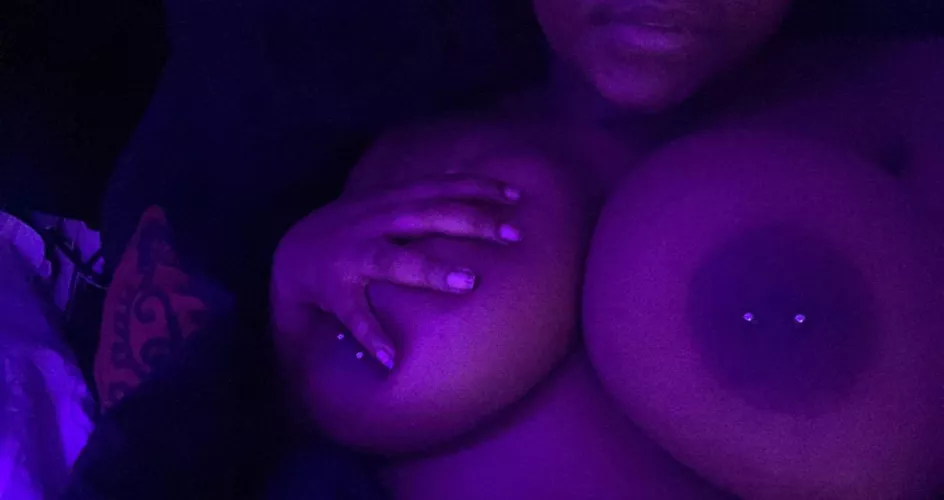 Todays my birthday:3 bless me with my links <3