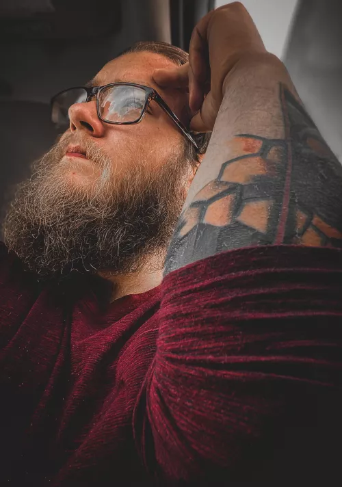 I guess my beard is a brat because it refuses to cooperate with me 🙃