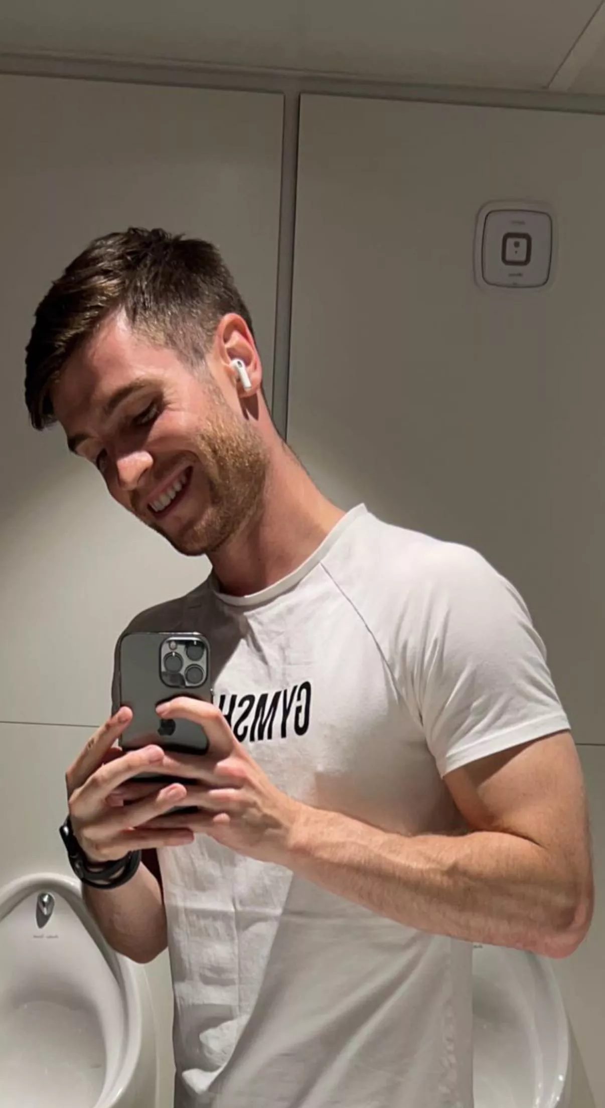 Excuse the bathroom pic, but feeling very vascular with a post workout pump