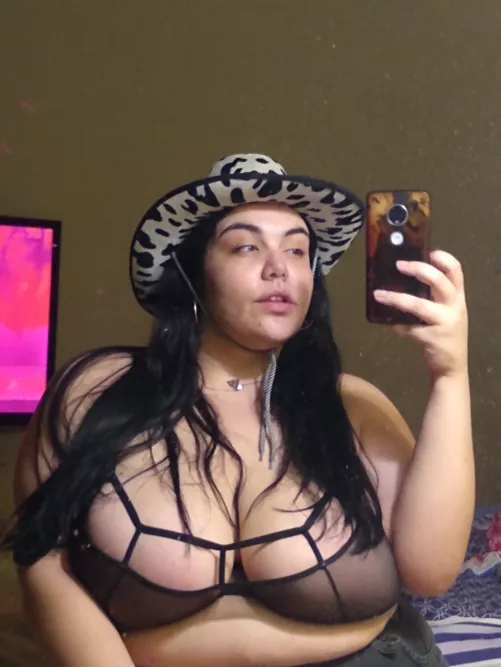 pick me up in the bar and lets fuck. i can be you side chick tonight. shhhh dont tell your wife