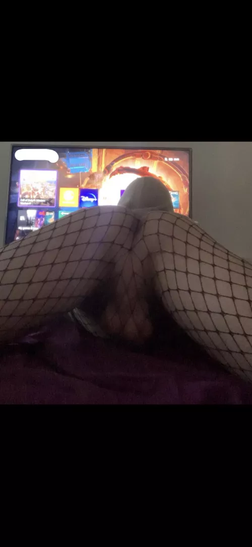 Would you play warzone with me or would you prefer playing with my butt?🥺