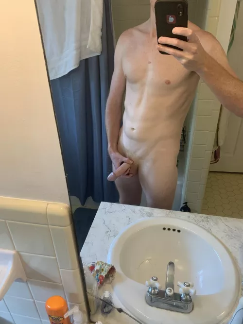 Just another horny ginger who likes to show off and cum 😜