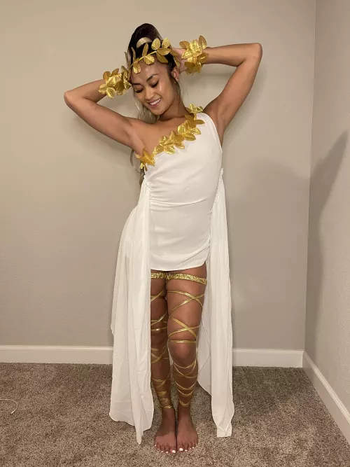 Do you think this Asian body can handle your cock ?😜