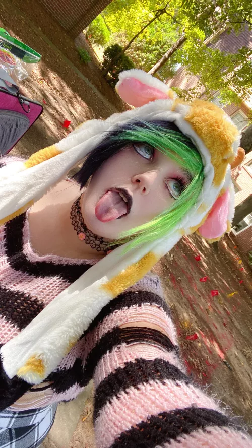 I like things on my tongue 👅