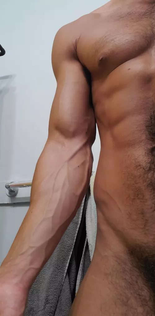 idk how my forearms got so big... oh wait, maybe i do 😅😜