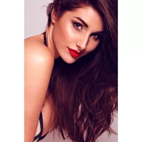 Lucy doing the glamour look.