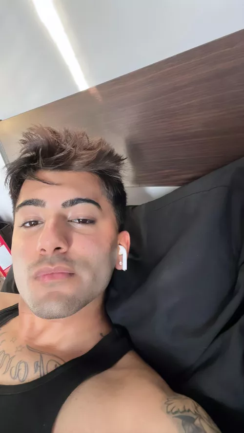 2nd post. Looking for friends, can do Instagram or Snapchat.