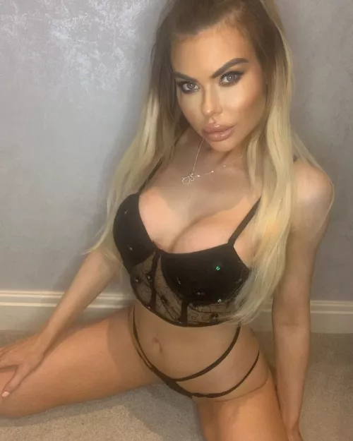 Got a few holes that need filling | 50 % off on my OF | Link in the comments