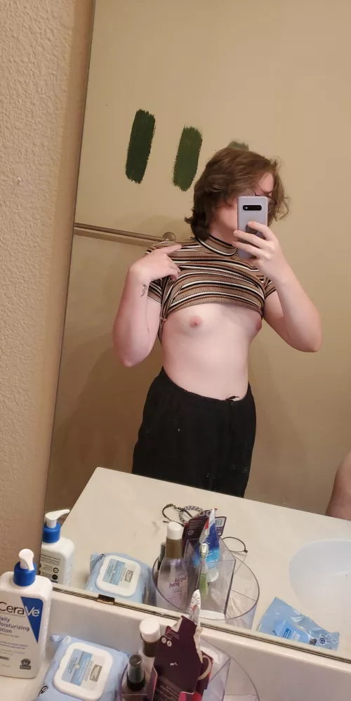 I'm not sure if this fits here but my partner said this pic made them confused cause I posed like a boy but there's tits and I couldn't help but think of this sub 👉🏻👈🏻