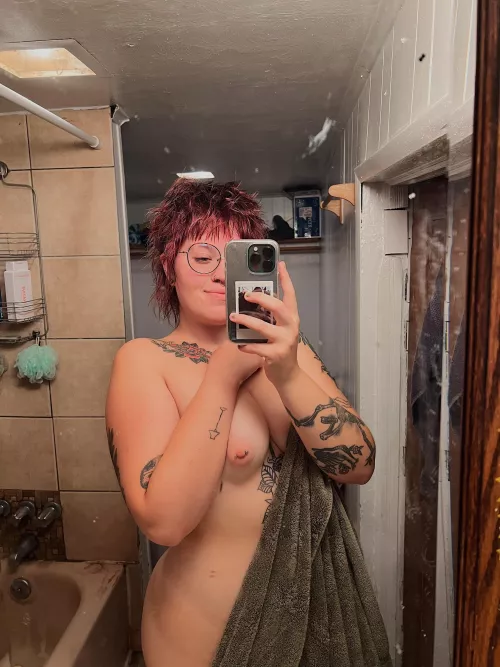 my favorite part of the evening is a bong hit and a shower after work 🍃💦