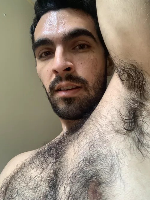 Soaking wet pits 🥵🥵