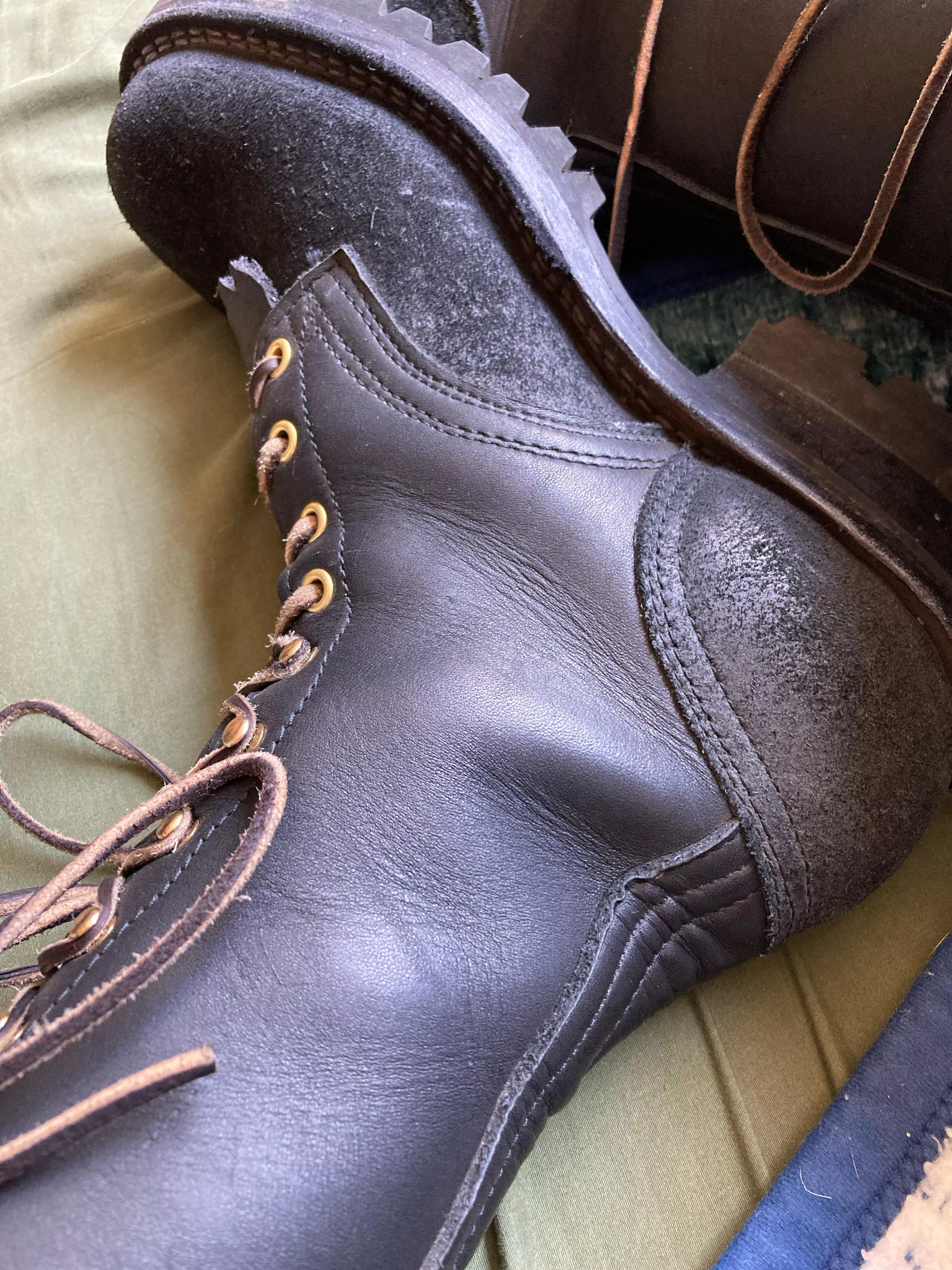 When should I wax/oil my boots? Was told to wait until they’ve broken in to condition, but these are 80 plus hour break in boots what’s your take nicks Drew’s whites jk’s owners When should I wax/oil my boots? Was told to wait until they’ve broken in to condition, but these are 80 plus hour break in boots what’s your take nicks Drew’s whites jk’s owners