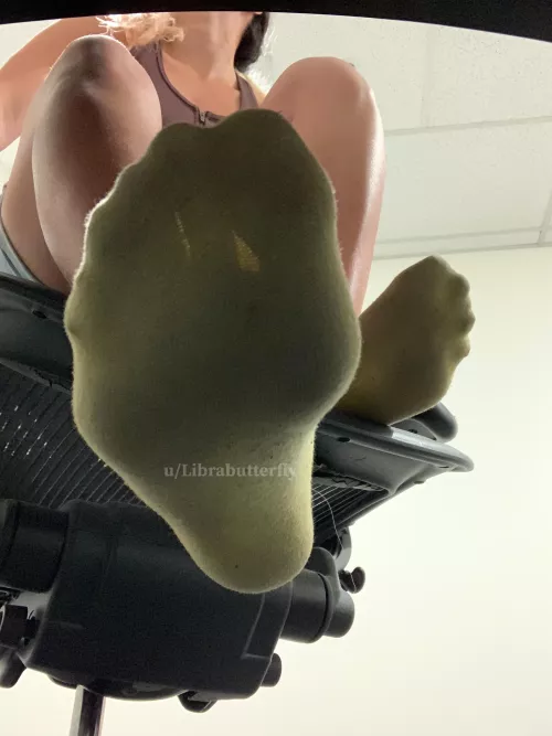 You can see my toes 🦶