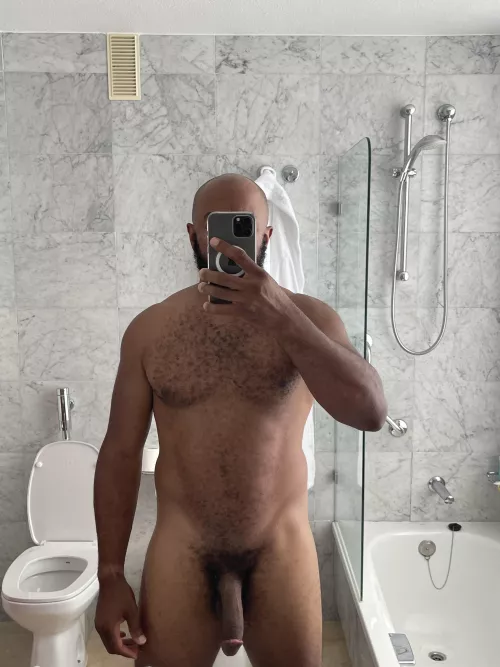 38 210lbs 6’0- Hotel bathroom with a view on a tropical island somewhere.