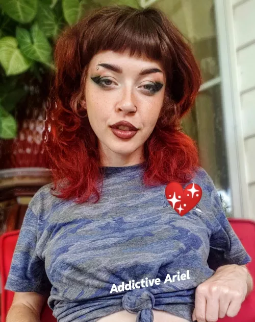 Big wings & a dark lippie are My favs 💝