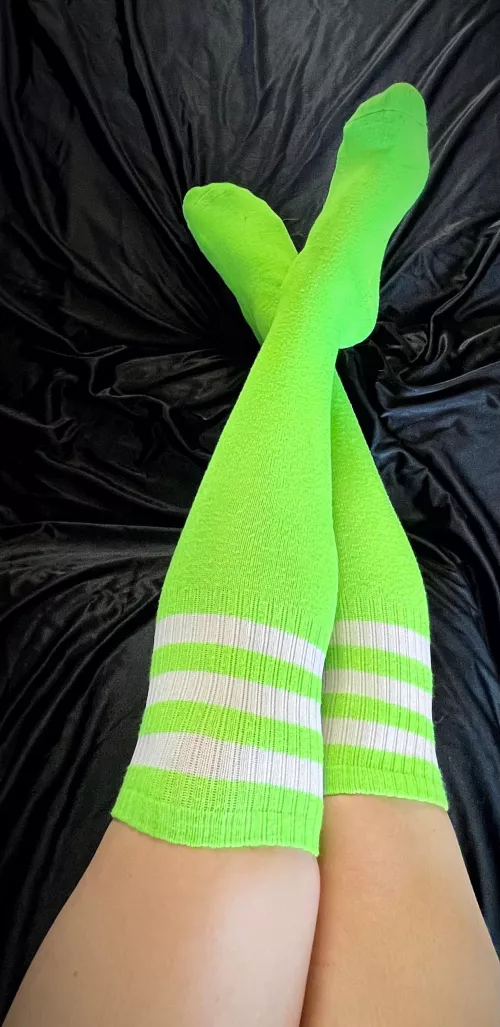 Do you like my socks? 💚