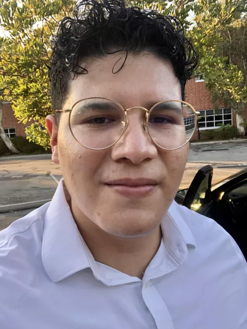 Good day, submitting my gamer boyfriend application lol