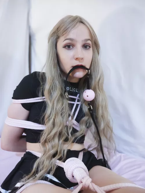 Hands up! You are under arrest! [F]