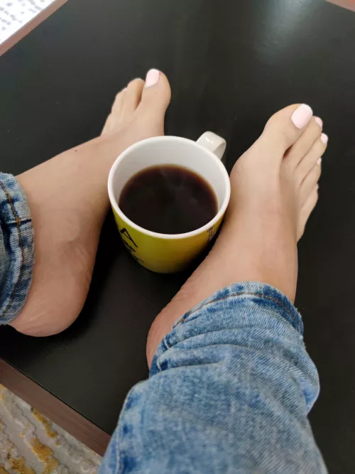 Hey loves how u doin' today??? Did u already grab ur morning coffe??? ☕👣