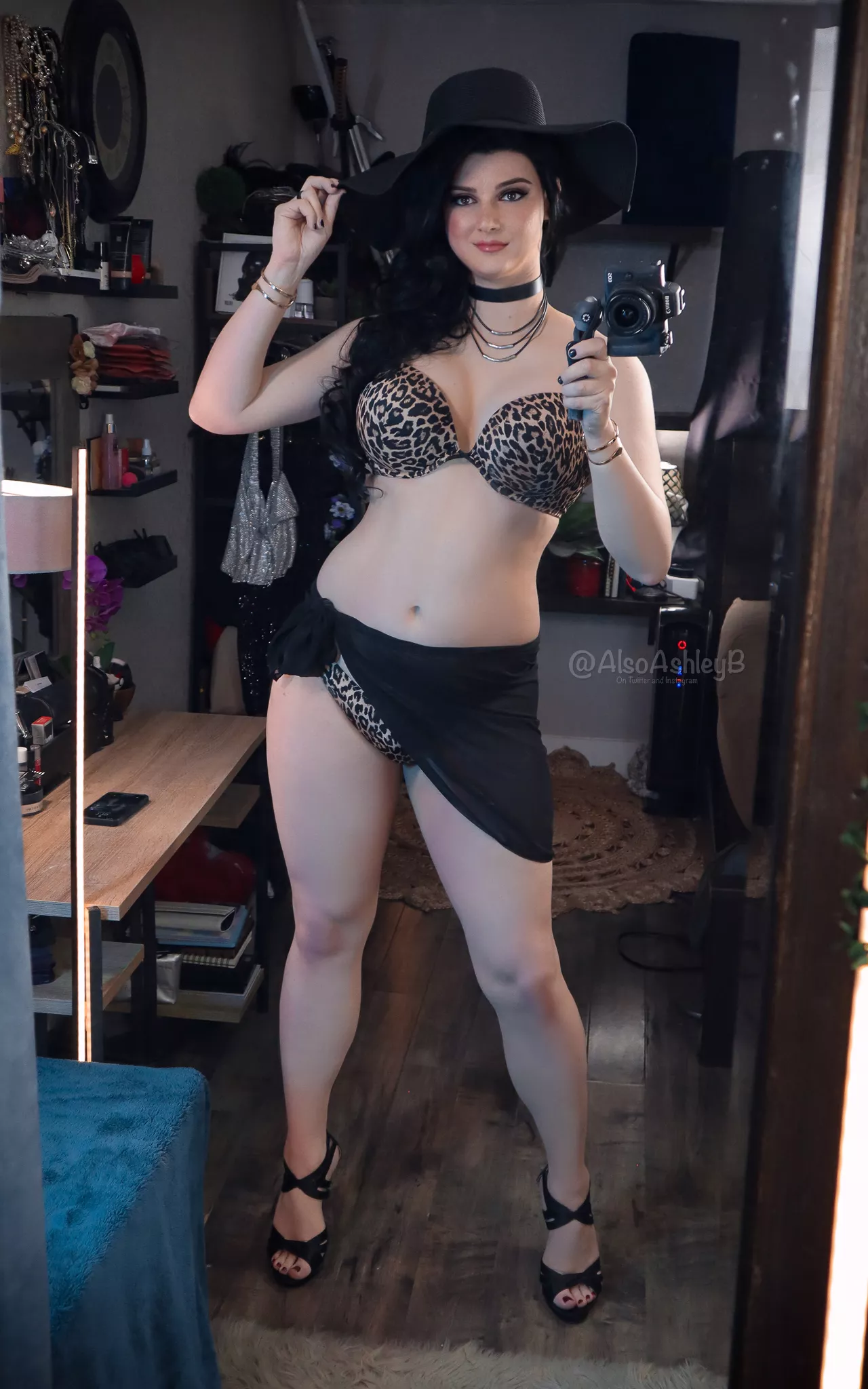Howdy, partner 🖤