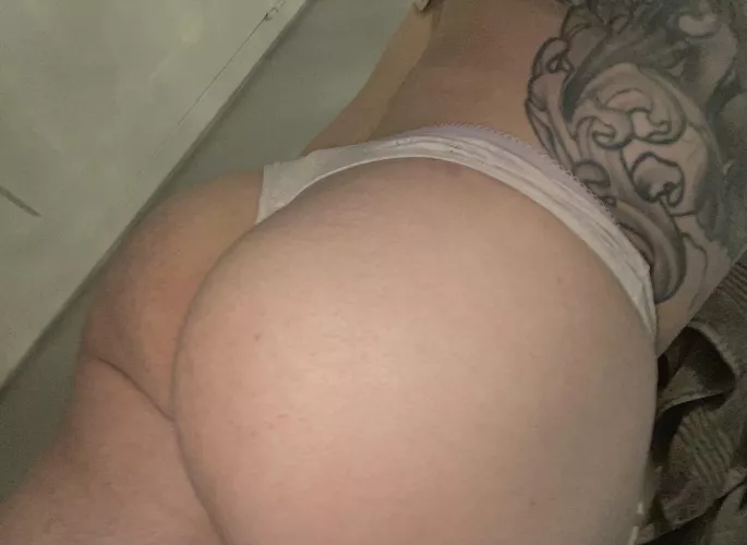 I know I’m not the smallest sissy but at least I got a fat booty 🍑