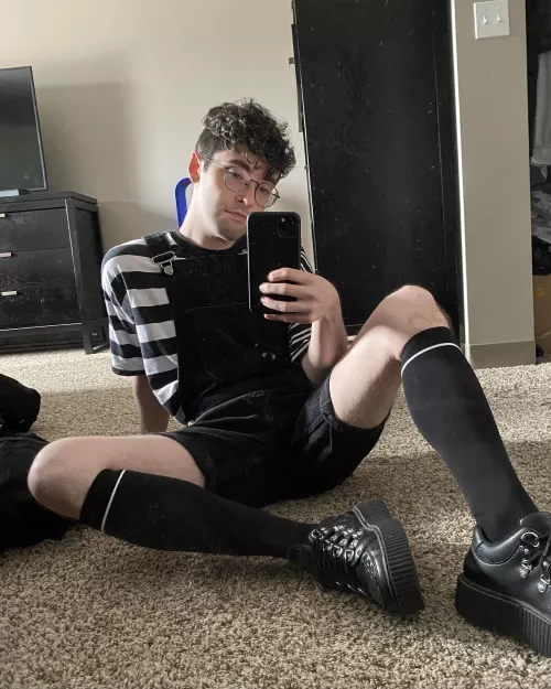 It’s almost Friday besties 😌 what are we playing today?