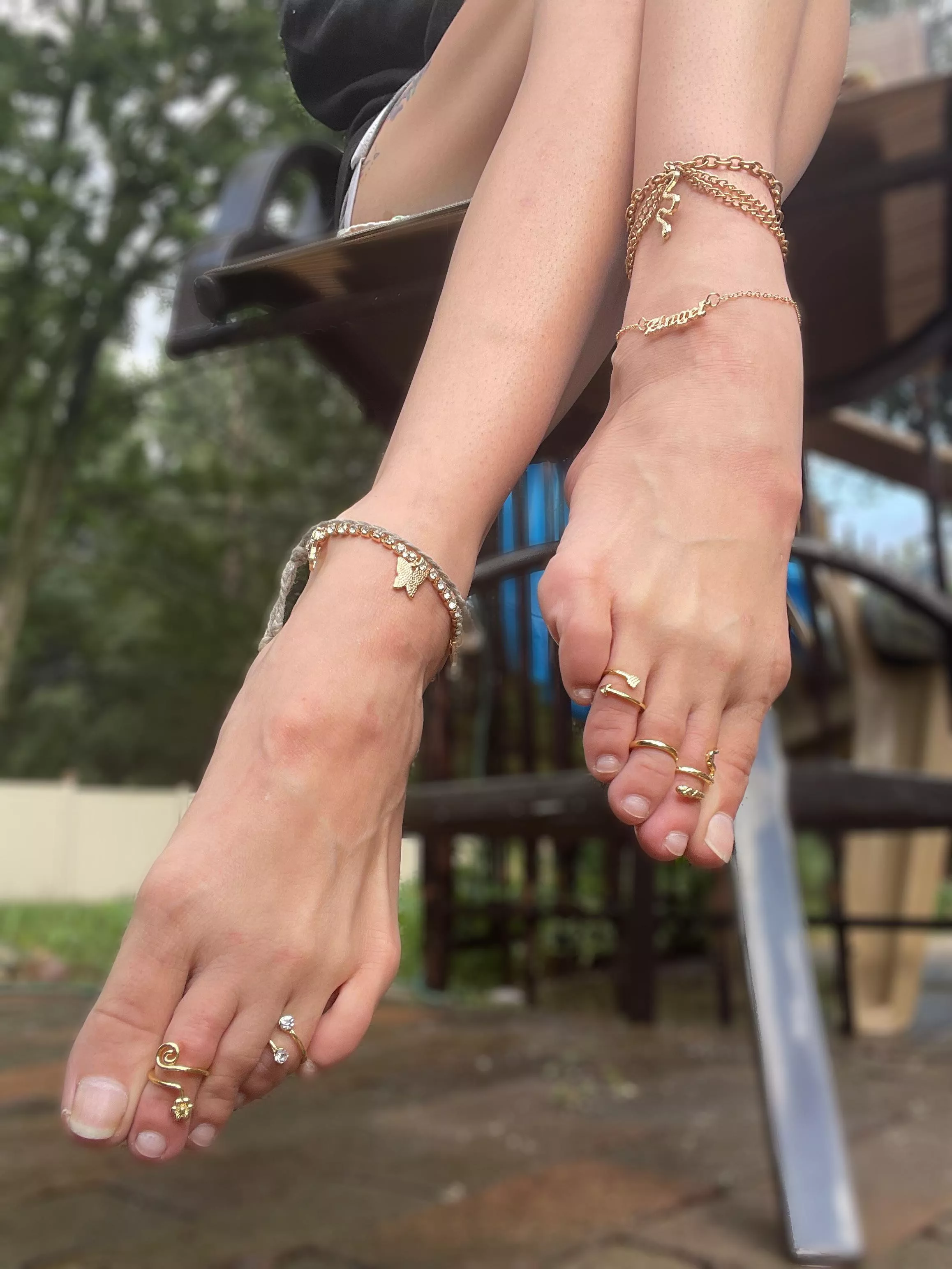 my long toes look so gorgeous draped in gold✨✨bow down and beg to worship