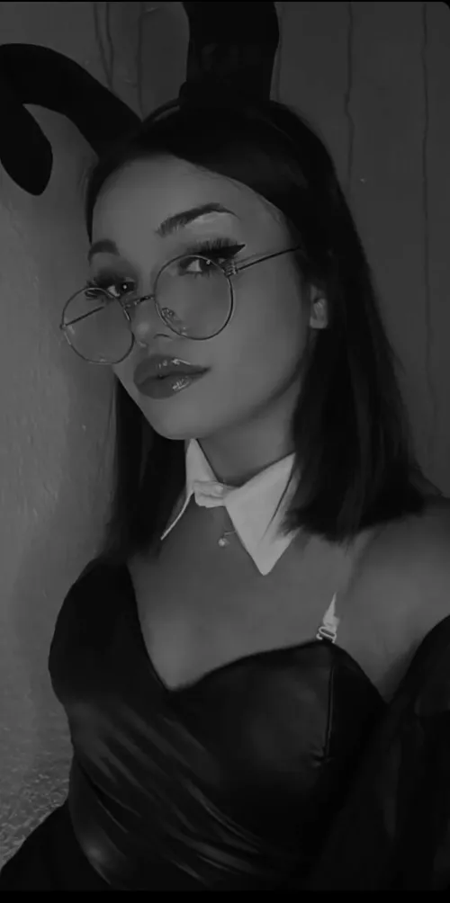 Please jerk trib her and send me the vid