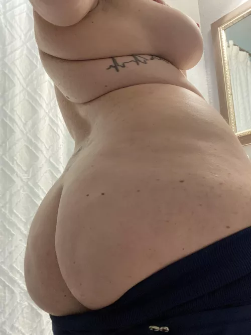 Scrub bottoms got stuck on my ass (OC)