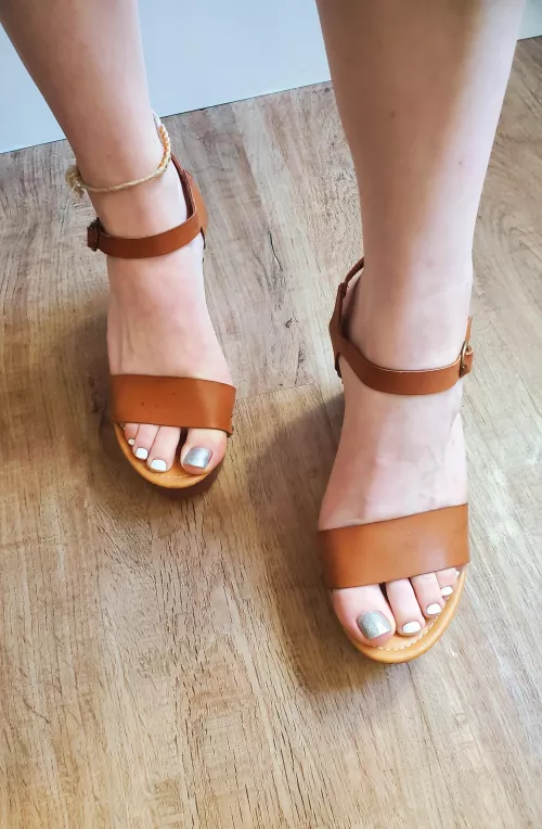 Thirsty Thursday 💦😏 DMs and comments welcome 😈😘