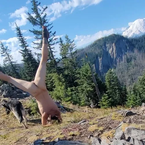 Trying out the new trend of perineum sunning 🌞