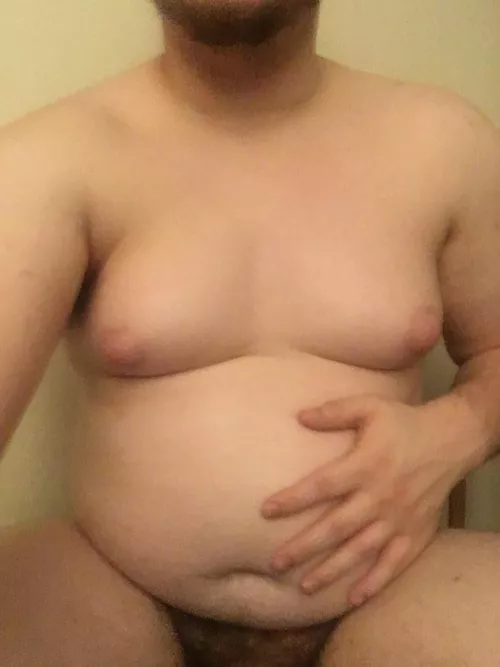 Working on my fitness goals but trying to still love my body in the meantime 🥰