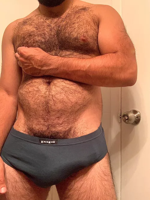 Bet y'sll would lvoe to see how hairy I am under these briefs